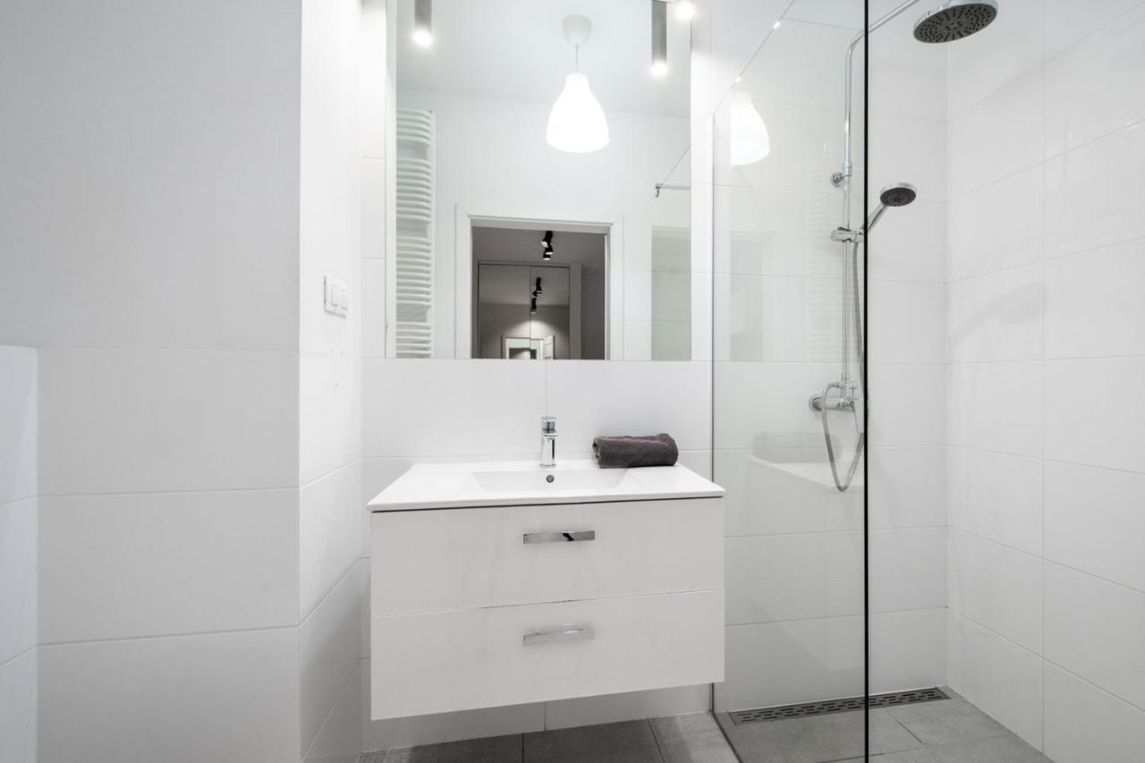 Warsaw Night Apartments Menica Residence Ngoại thất bức ảnh