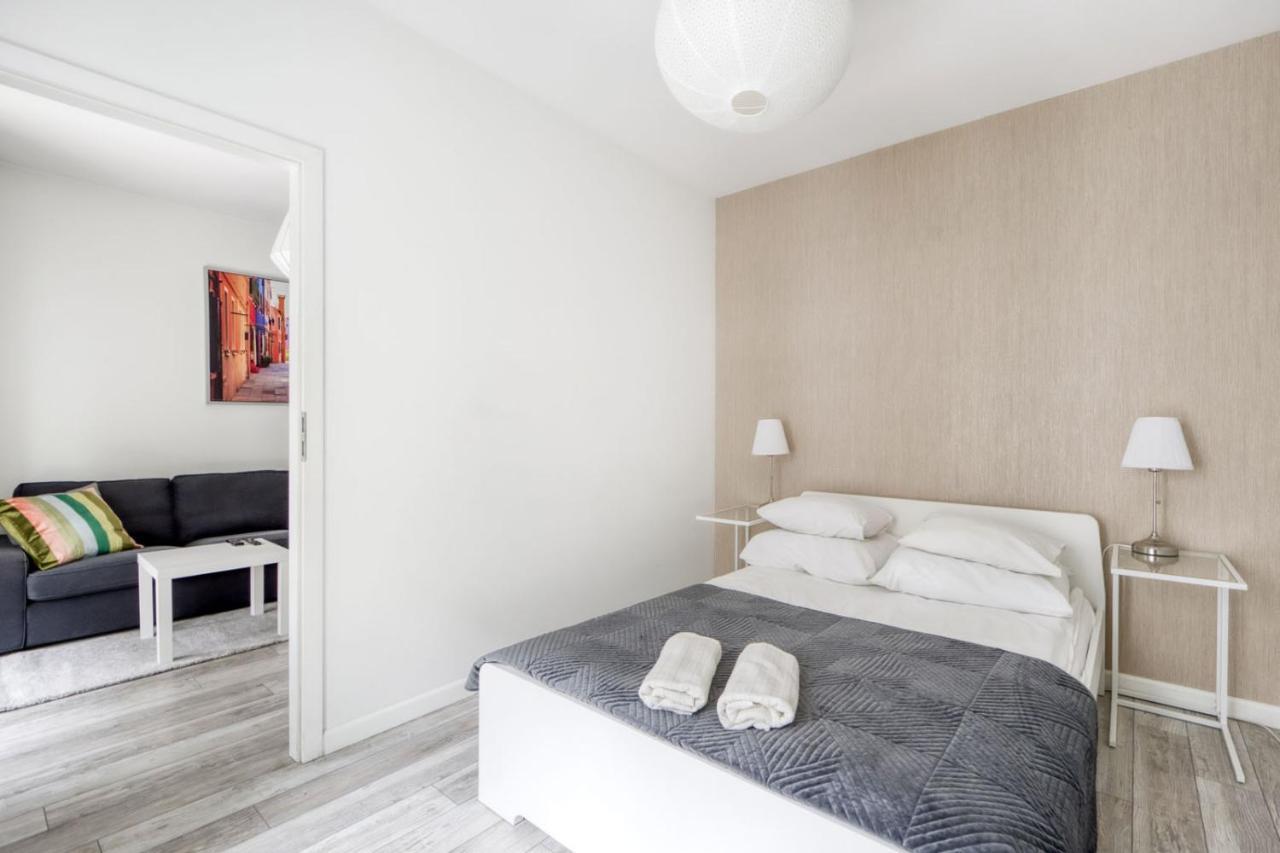 Warsaw Night Apartments Menica Residence Ngoại thất bức ảnh