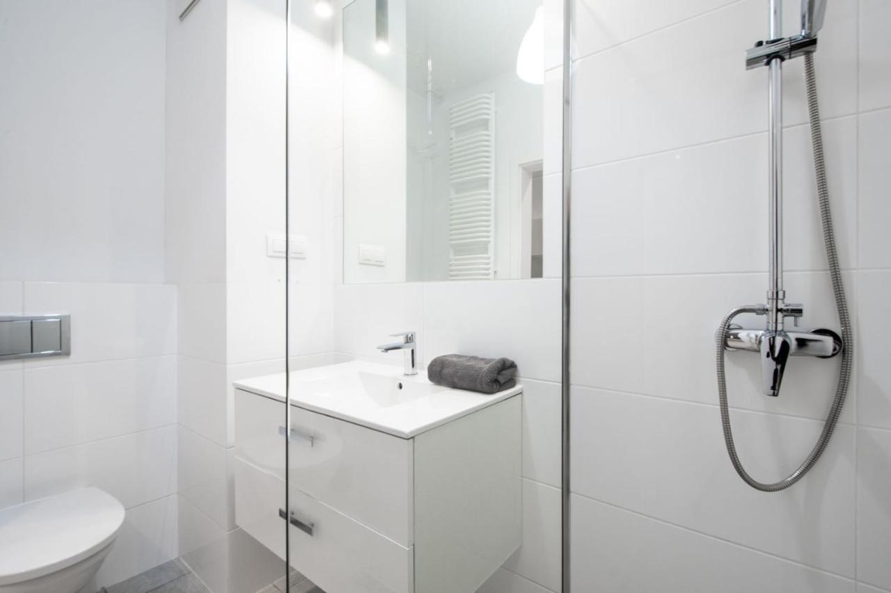 Warsaw Night Apartments Menica Residence Ngoại thất bức ảnh